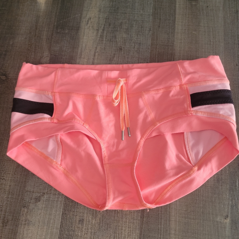 🎅Lululemon sand to surf bottom size 6